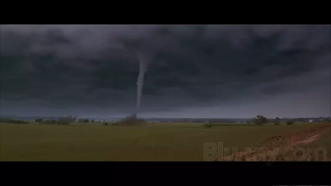 THIS JUSTIN: Things Go Wrong: The Impersonal Horror Of TWISTER